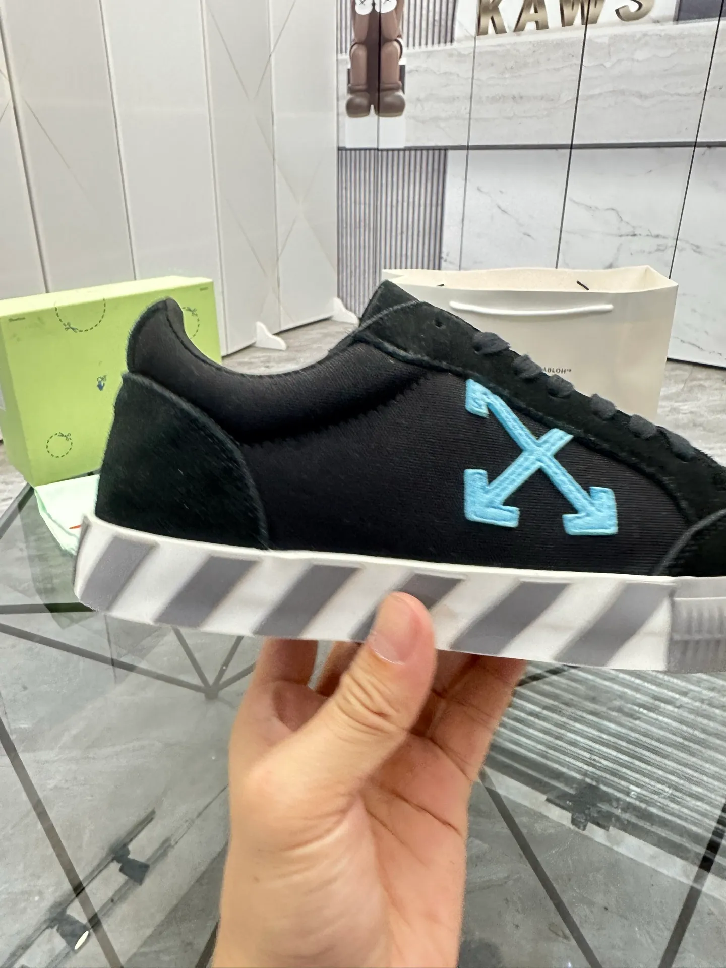 Selling men's shoes 💰: 💰P440¥ Product trademark: OFF WHITE * "OFF WHITE*" low-top casual shoes Regular size: 35-45 (can be customized to 46) Couple style Product materials: imported nubuck leather upper spliced ​​with original fabric, breathable lining, original outsole. No.: H203